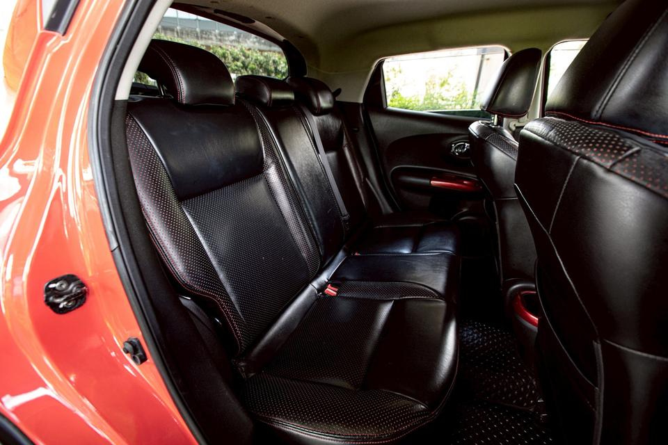 Nissan Juke 1.6V ปี 2015 สีแดง  10