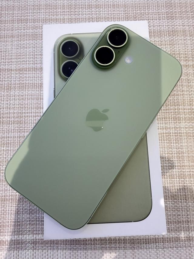 iPhone 17 สีเขียว 256 ประกันศูนย์ แบตเตอรี่ 100% รับเทิร์นเครื่องเก่าให้ราคาสูง