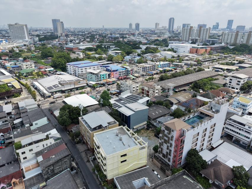 ทาวน์เฮาส์ 3 ชั้น ลาซาล 32 ติดถนนหลัก 2