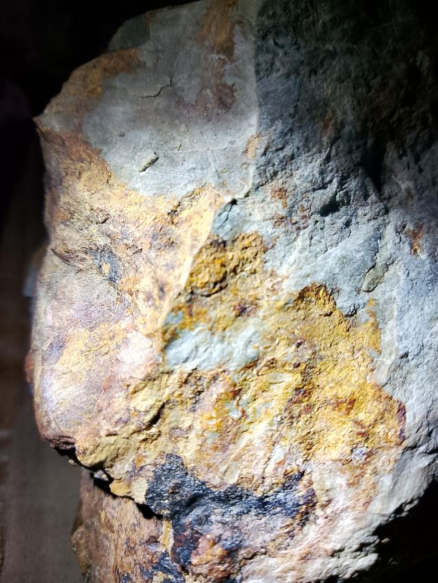 หินแร่ทองคำ อัญมนีต่างๆ รูปที่ 4