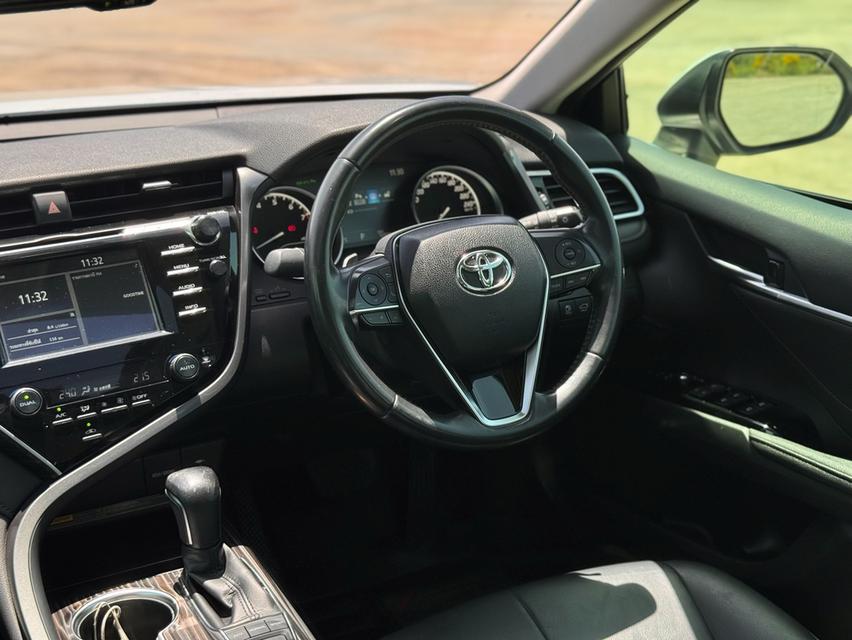 TOYOTA. CAMRY  Sedan 4dr SA 8sp FWD 2.5 G  Y2020. สีขาว 12