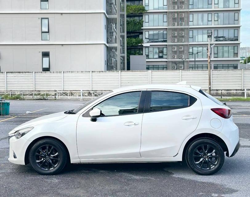 รหัสรถ QT9036 Mazda2 Skyactive 1.3 Sport High connect hatchback เกียร์ Auto สีขาวมุก ปี2018