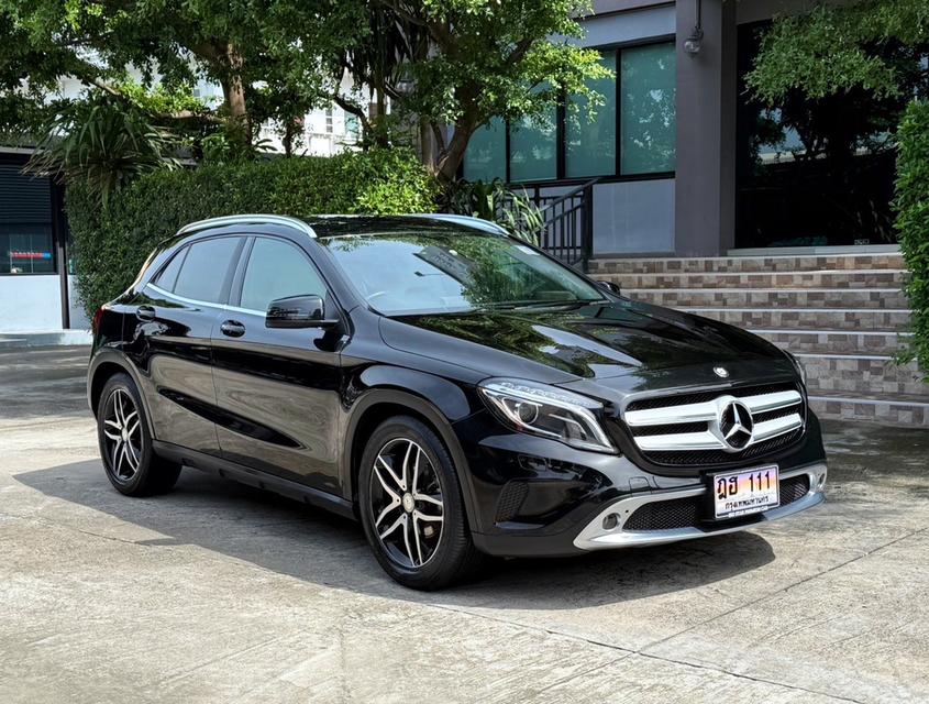 2016 BENZ GLA 200 รถมือเดียวออกป้ายแดง วิ่งน้อยเพียง 80,000 กม รถเข้าศูนย์ตรงระยะ ไม่มีอุบัติเหตุครับ