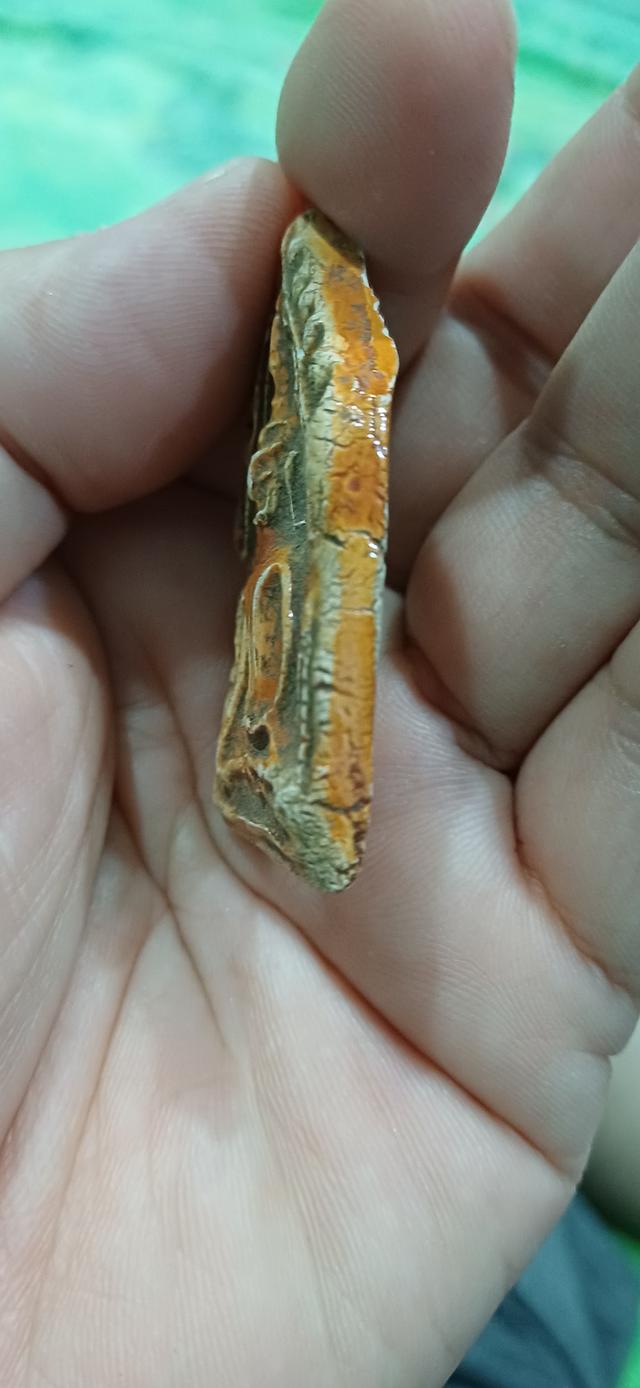 พระขุนแผนพิมพ์ห้าเหลี่ยมอกใหญ่ เนื้อกระเบื้องเคลือบ กรุวัดใหญ่ชัยมงคล อยุธยา รูปย่อยที่ 3