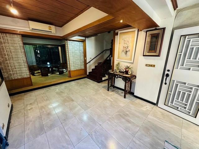 ขายบ้าน 4 ชั้น ชิชาคาสเซิล สุขุมวิท 31 เนื้อที่ 31 ตร.ว. ทำเลดีอโศก-พร้อมพงษ์ ด่วน ราคาพิเศษ