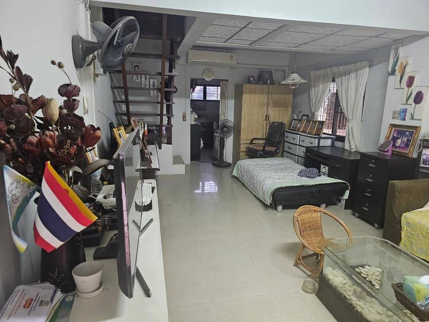 บ้านทาวเฮาส์ ใกล้รถไฟฟ้า 4