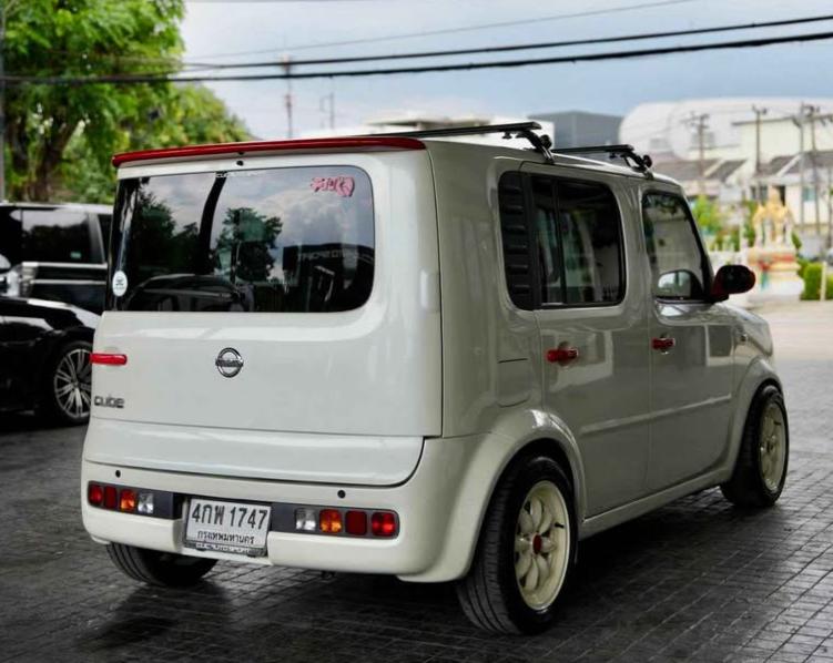 Nissan Cube Z11 สีขาว 4