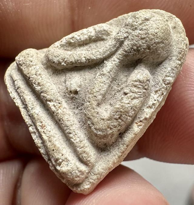 พระปิดตาหลังยันต์ หลวงพ่อเชื้อ (อาจารย์เชื้อ หนูเพชร) วัดสะพานสูง ปี 2505