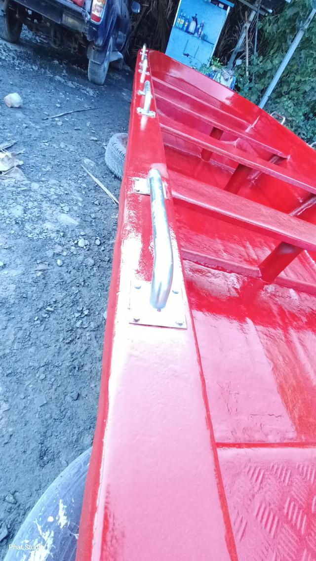 เรือไฟเบอร์สีแดง ขนาด 17 ฟุต สภาพมือ 2 ซ่อมบำรุงอย่างดี สภาพดีมาก ติดเครื่องยนต์ได้ มีเเล้วยังไม่ได้ใช้ ดีกว่าน้ำท่วมแล้วไม่มีใช้ รูปที่ 5