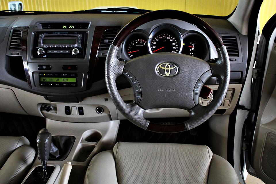 2007 Toyota Fortuner 3.0 TRD 4WD AT สีขาว รูปที่ 16