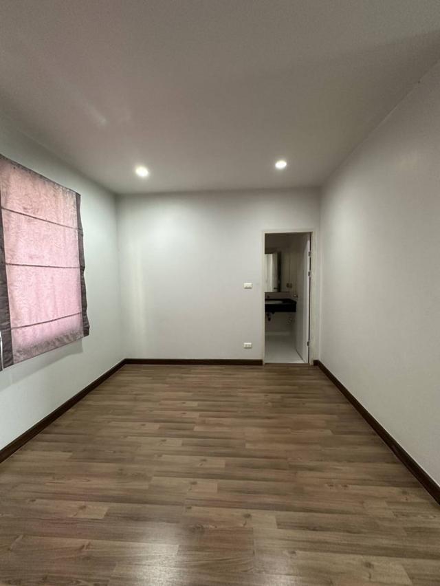 ให้เช่า ทาวน์โฮม หมู่บ้าน นัมเบอร์วัน นา-ราม 2 252 ตรม 23.6 ตรว 6