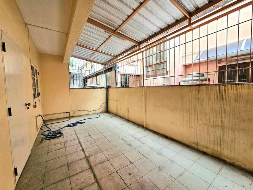 ขายด่วน📌📌  หมู่บ้านสิรินเฮ้าส์1 ปากเกร็ด16  🏠ทาวน์โฮม 3ชั้น  พื้นที่ 30 ตร.ว  🛏6 ห้องนอน 🚽4 ห้องน้ำ 🚘1 ที่จอดรถ 🌞หน้าบ้านหันทางทิศตะวันออก  [ 20