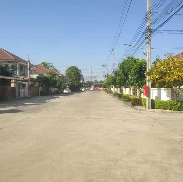 🏡 บ้านเดี่ยวหลังใหญ่ พร้อมอยู่ 📍 โครงการหมู่บ้านชวนชมพาร์ค 2 ✨ รายละเอียดบ้าน • เนื้อที่ 89 ตารางวา • 5 ห้องนอน • แอร์ 5 เครื่อง • เครื่องทำน้ำอุ่น 6