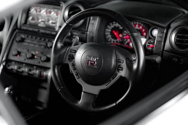 Nissan GT-R พร้อมขายราคาดี 4