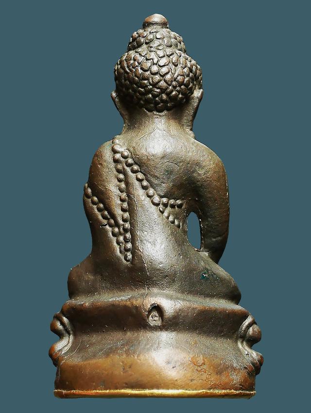 พระกริ่งชินบัญชร หลวงปู่ทิม วัดละหารไร่ ปี 2517...ก้นทองคำ ตอกโค๊ตเลข ๑๙ และโค๊ตศาลา 2