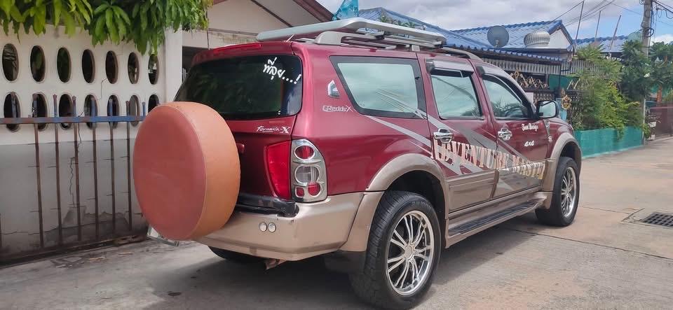 Isuzu Adventure Master สีแดง 3