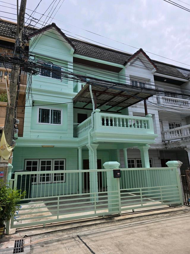 ขายทาวน์โฮม 3 ชั้น หน้ากว้าง รีโนเวทใหม่ ใกล้ BTS อุดมสุข ซอยอุดมสุข 51 พร้อมเข้าอยู่ 2