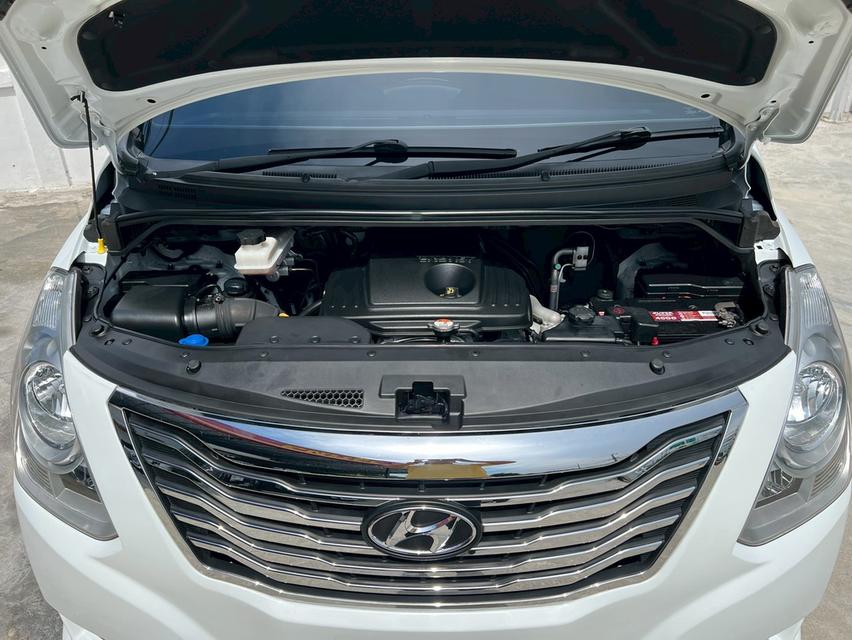 HYUNDAI GRAND STAREX 2.5 VIP ปี 11 รถสวย ไมล์น้อย
