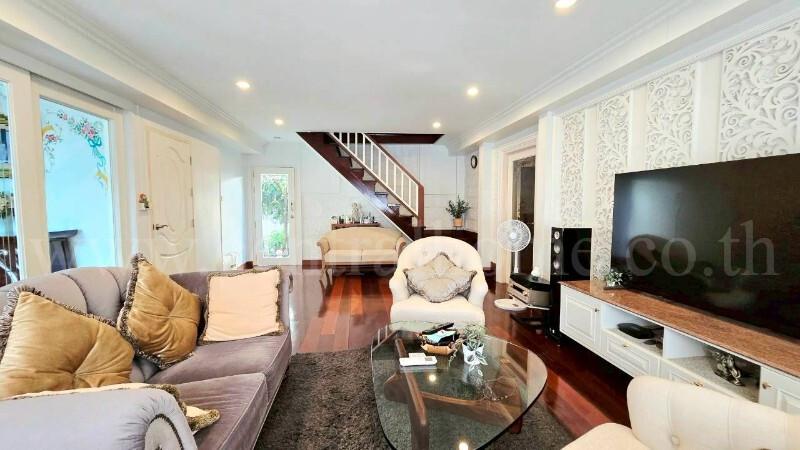 บ้านเดี่ยว 2 หลัง พื้นที่ 387 ตร.วา ซอย ติวานนท์ 46 ใกล้รถไฟฟ้าสายสีชมพู 11