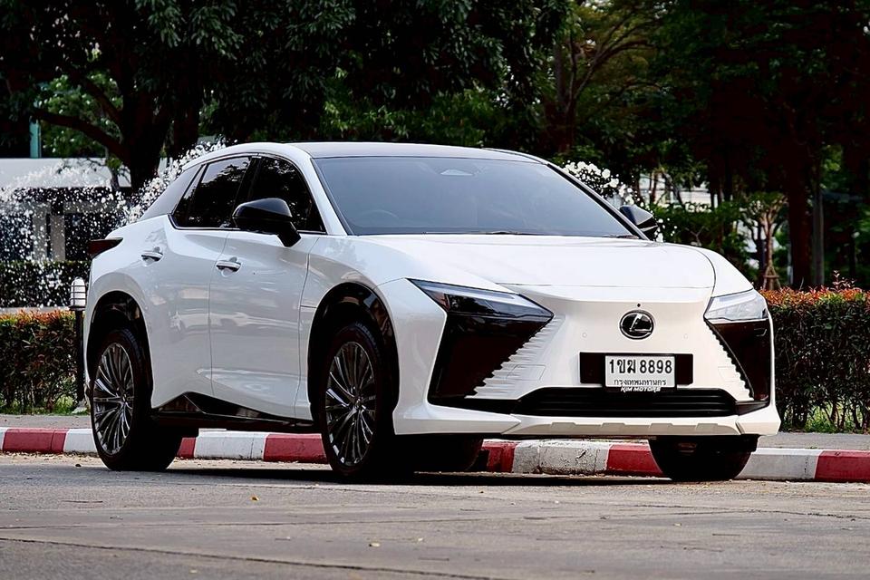 Lexus RZ450e Premium ปี 2024 รถหรูสภาพใหม่ ถูกกว่าป้ายแดงเป็นล้าน
