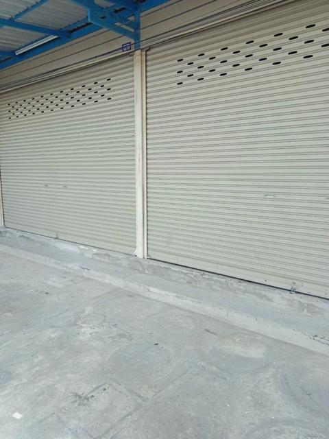 ตลาดลาดสวาย 800 ม. 130ตร.ม. PTT ลำลูกกาคลอง4 100ม. วัดลาดสวาย 1.2 กม. โกดังให้เช่า 1นอน 1น้ำ ติดถนนใหญ่ จอดรถหน้าอาคารได 6