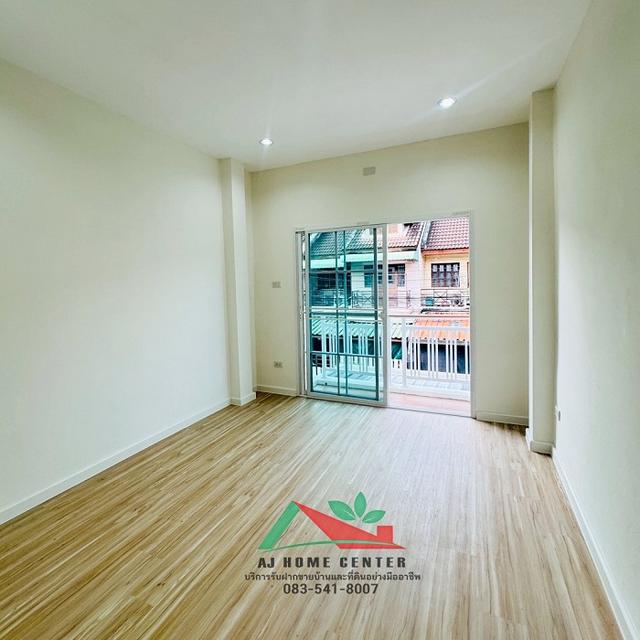 รีโนเวทใหม่ขายถูก ทาวน์โฮม19.5ตรว. ม.เอื้อประชา นวลจันทร์56 แยก7 พร้อมอยู่ ฟรีโอน 10