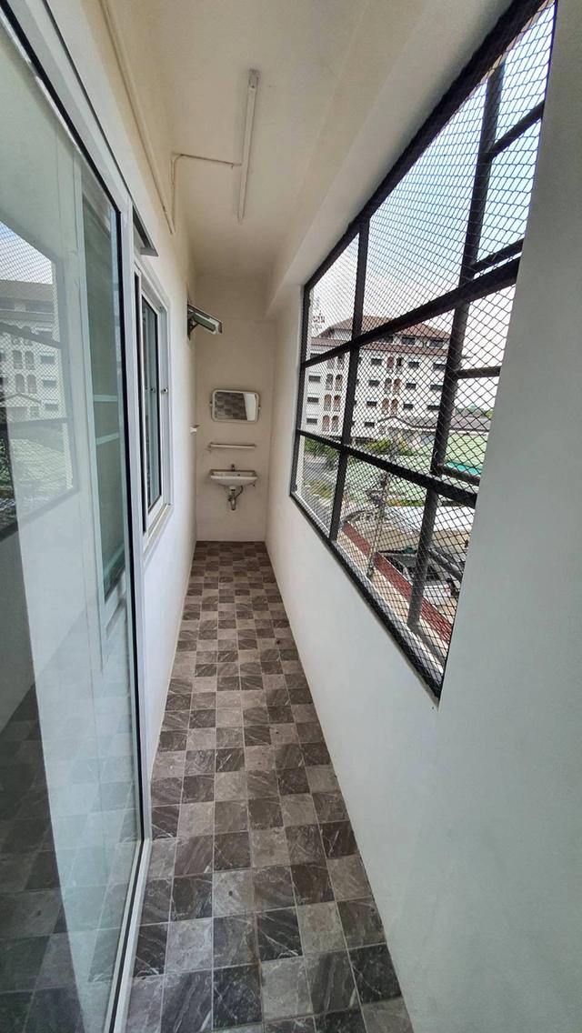 ขายอาคารพาณิชย์ติดถนนมิตรภาพ ตรงข้ามโรงแรมสีมาธานี 2ห้องคู่ ทะลุกัน 3ชั้นครึ่ง มีดาดฟ้า 40ตรว.ด้านหน้าที่จอดรถกว้าง 14