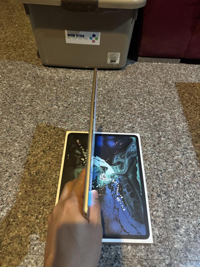 ขายๆๆๆถูกๆๆiPadPro12.9สีGold128กิ๊กWifi Celluer ใส่ซิมได้สูนTrueทุกๆฟังชั่นรีสโตได้ตลอดไม่มีติดไอคราวModel TH/A   สภาพ: 90% สวยๆๆคับ  ราคา: 4500 มารับ 5