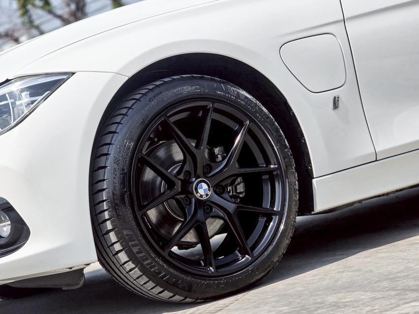 BMW 330e 2.0 Sport F30 Plug-in Hybrid รูปที่ 7