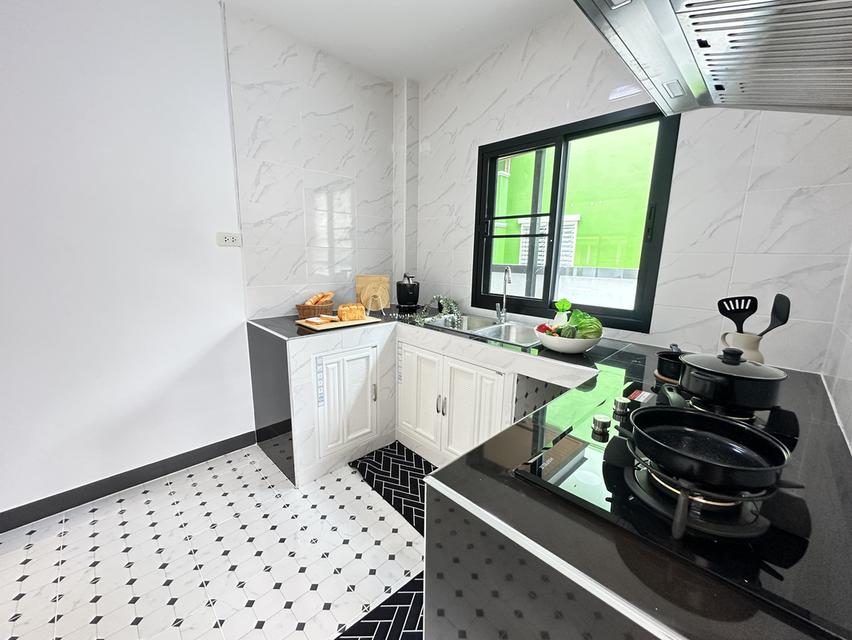 ฟลอร่าวิลล์ สุวินทวงศ์ 15