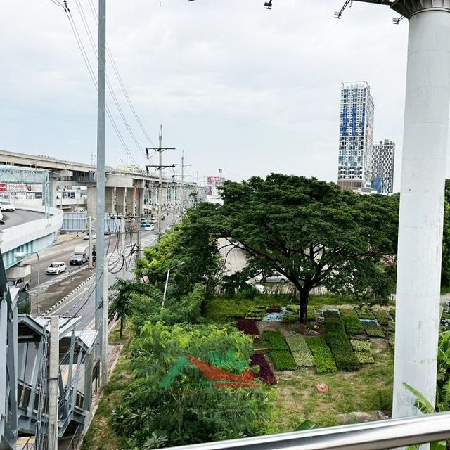 ขายที่ดินพร้อมสิ่งปลูกสร้าง เนื้อที่14-3-18ไร่ ตรงข้ามแฟชั่นไอซ์แลนด์ ติดนนรามอินทรา 2