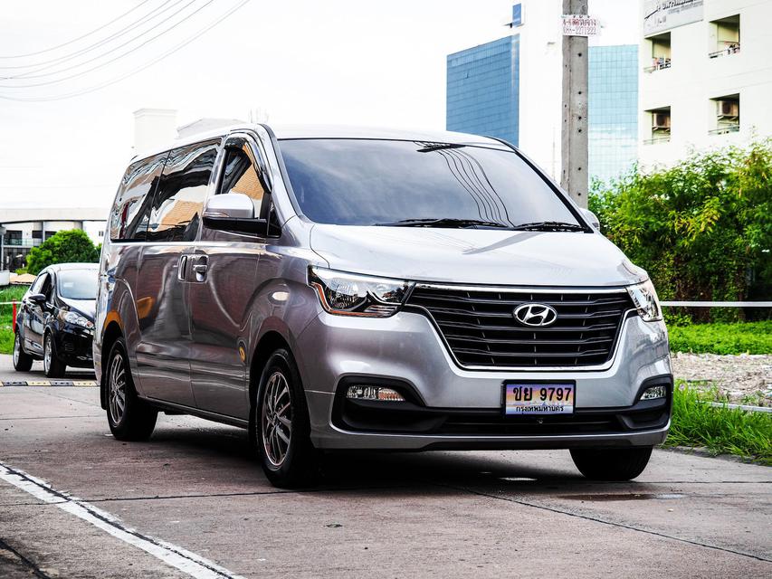 Hyundai H1 2.5 ดีเซล Touring ปี 2019 เลขไมล์ 40,000 กิโล ( มี BookService ครบ ) 1