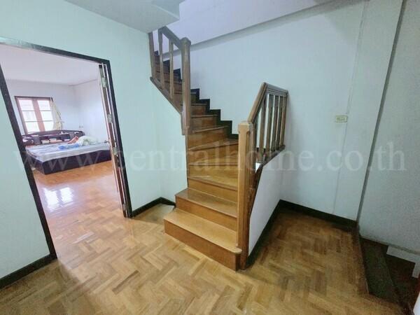 ทาวน์โฮม 3 ชั้น สำเร็จพัฒนา - ซอยวัดศรีประวัติ บางกรวย นนทบุรี
