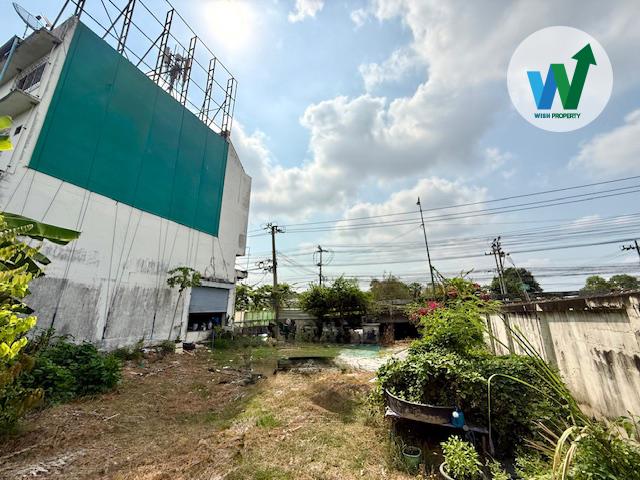 ขายโฮมออฟฟิศติดถนนร่มเกล้า 84.8 ตร.ว. 3.5 ชั้น พื้นที่กว้าง 220 ตร.ม. หลังริม ใกล้ทางด่วน เคหะร่มเกล้า ARL 6