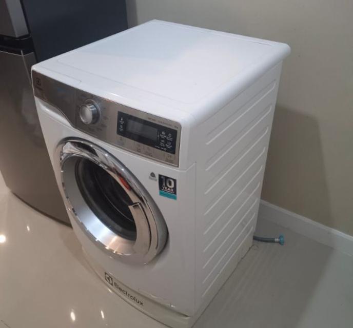 เครื่องซักผ้า Electrolux สีขาว 3