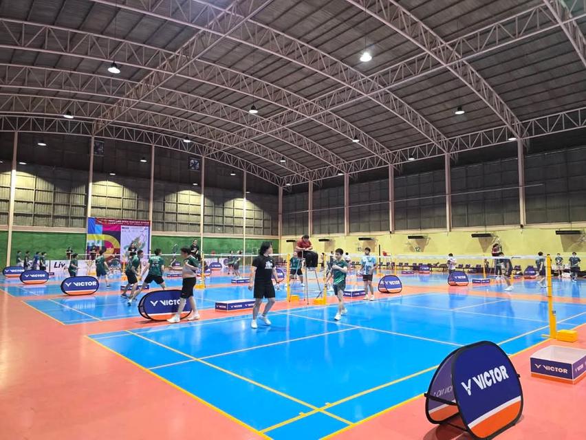 S W คอร์ทสนามแบดมินตัน ติดแอร์ย่านบางบัวทอง