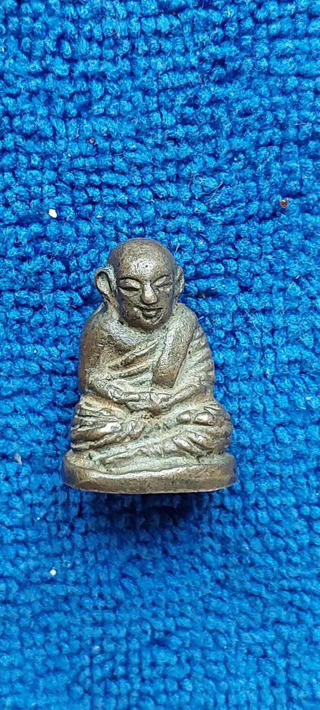 รูปหล่อหลวงพ่อเงิน วัดเขารูปช้าง พิจิตร