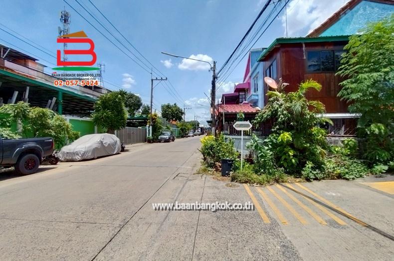 ทาวน์เฮาส์ ซอยทรงพล1 เนื้อที่ 63.8 ตรว. ถนนพหลโยธิน ต.คูคต อ.ลำลูกกา จ.ปทุมธานี 12