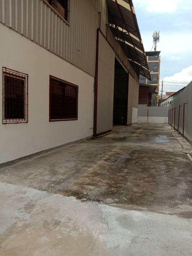 ให้เช่าโกดังใหม่พร้อมสำนักงาน พื้นที่ใช้สอย 711 ตรม. ใกล้แยกเทพารักษ์ น้ำไม่ท่วม เข้าออกสะดวก เพียง 55,000/เดือน 7