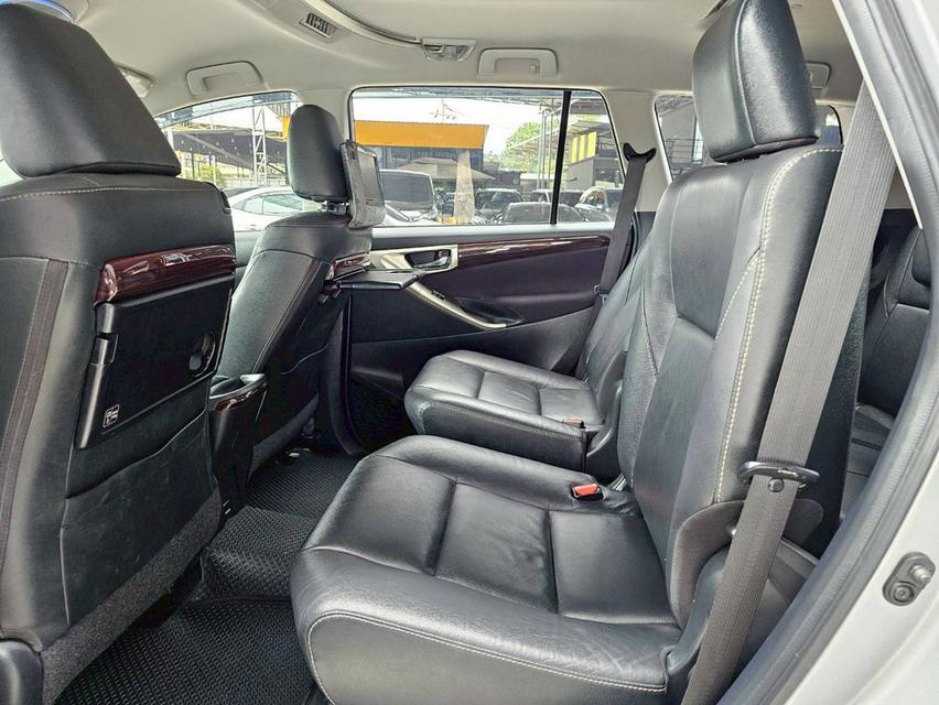 ขาย Toyota innova 2.8V ปี17 11