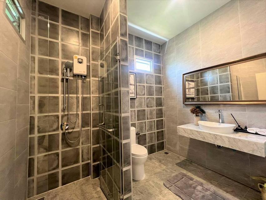 บ้านหรู รามอินทรา พูลวิลล่า กรุงเทพ สระว่ายน้ำส่วนตัว ออกแบบสวย Luxury Pool Villa | Private Resort Living in the City 16