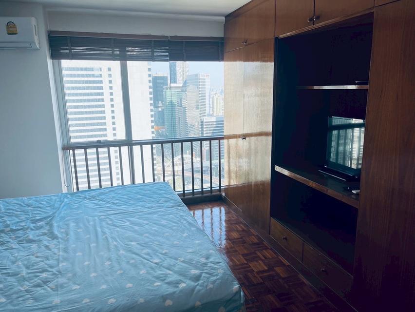 Furnished room for rent on Sathorn Road at Silom Suite Condo opposite the AiA Sathorn Tower very close to BTS St.Louis 1