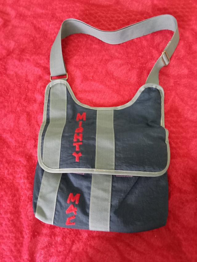 กระเป๋าสะพายข้างแบรนด์มือสอง รูปย่อยที่ 4