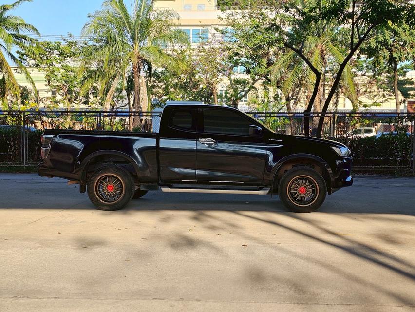 Isuzu D-MAX 3.0 DDI Z VCROSS SPACECAB 4WD (เกียร์ธรรมดา) 5