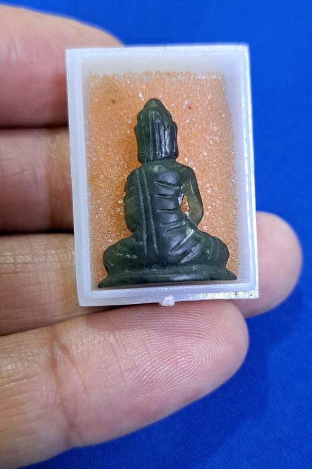 พระหยกกาโม่ยุคแรก หลวงพ่อวิริยังค์ วัดธรรมมงคล ปี2536#แกะจากหยกส่วนที่เหลือจากการสร้างหลวงพ่อหยกองค์ใหญ่" 2