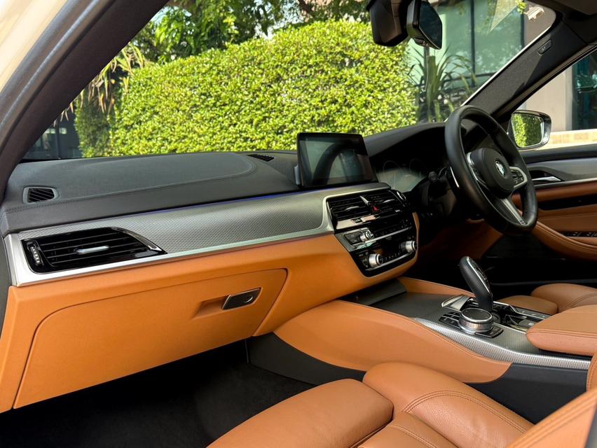 2020 BMW 530e MSPORT รถมือเดียวออกป้ายแดง รถวิ่งน้อย รถเข้าศูนย์ตามระยะ ไม่เคยมีอุบัติเหตุครับ 11