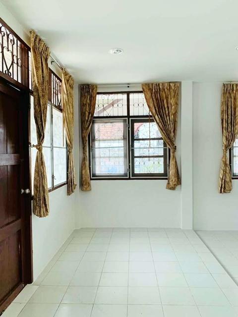 ศรีราชา รร.ดาราสมุทร ศรีราชา 2.3 กม. 3 นอน Lotus ศรีราชา 1.4 กม.J Park ศรีราชา 2.9 กม. ให้เช่าบ้านกว้าง 102 ตร.วา. 2