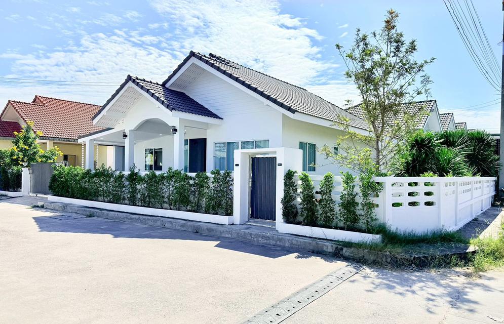 ขายบ้านเดี่ยว หมู่บ้าน สุขสิริ  โรงโป๊ะ ตะเคียนเตี้ย พัทยา หลังมุม ตกแต่งพร้อมเข้าอยู่ 1