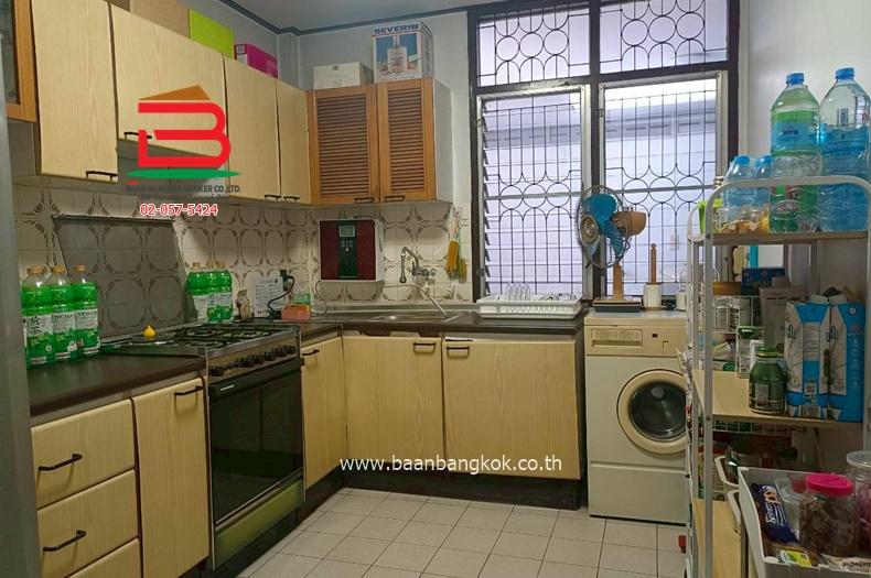 บ้านเดี่ยว คลองตันนิเวศน์ ซอยปรีดีพนมยงค์ 42 (ใกล้โรงเรียนพระหฤทัยพัฒนเวศม์) เนื้อที่ 79 ตรว. แขวงคลองตันเหนือ เขตวัฒนา 9