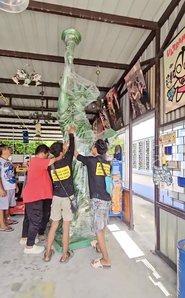 หุ่นตั้งโชว์ เทพีเสรีภาพ Statue of Liberty สูง3เมตรกว่า สภาพใหม่มือหนึ่ง สีเขียว รูปที่ 10